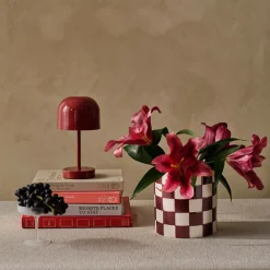 Bordslampa uppladdningsbar Ebba burgundy