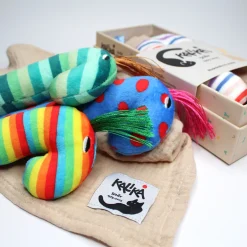 Maskskallra och Snutte Blå med röda prickar