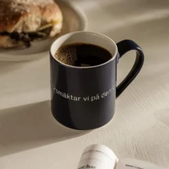 Mugg Astrid Snus blåsvart