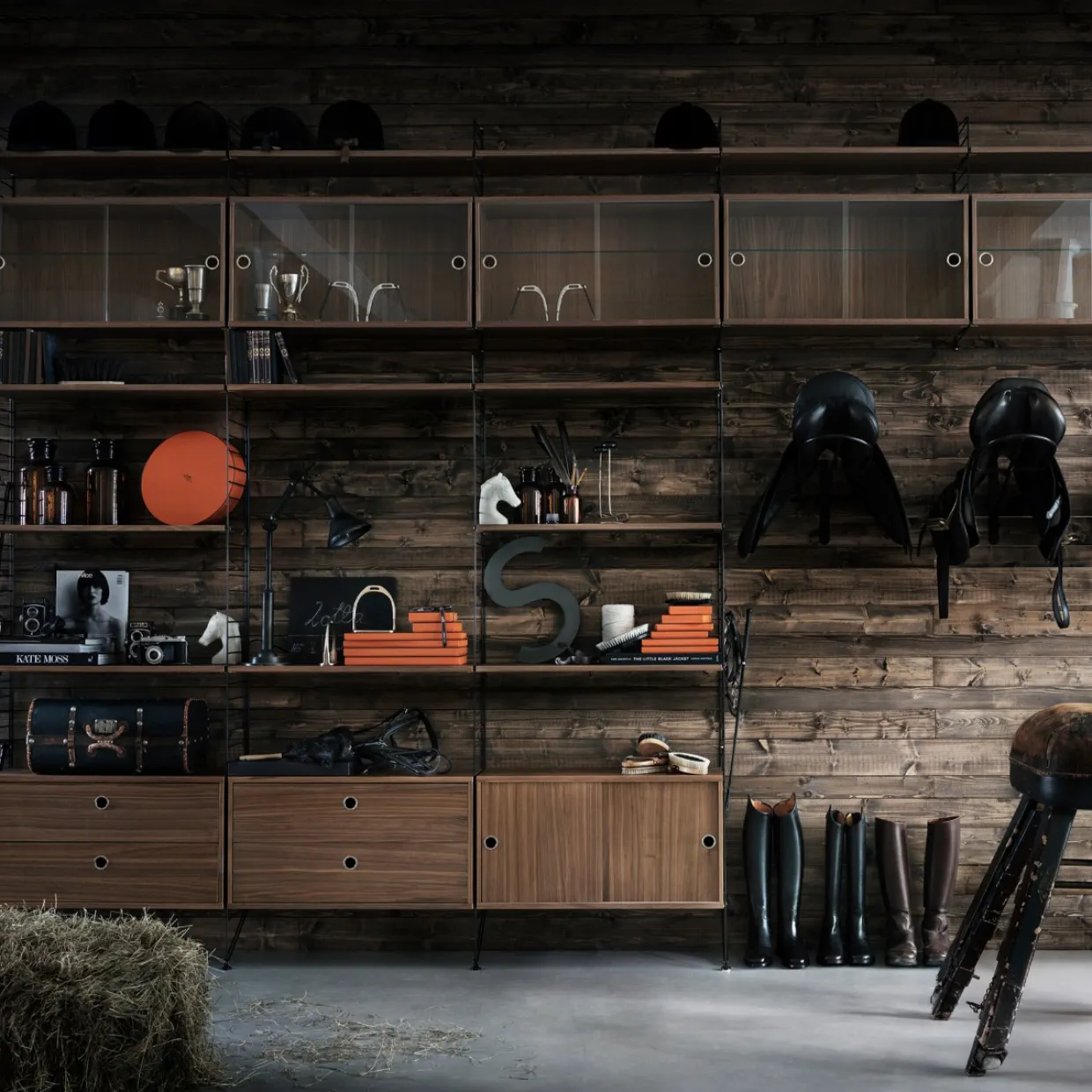 Skåp m skjutdörrar 78x30x42 valnöt