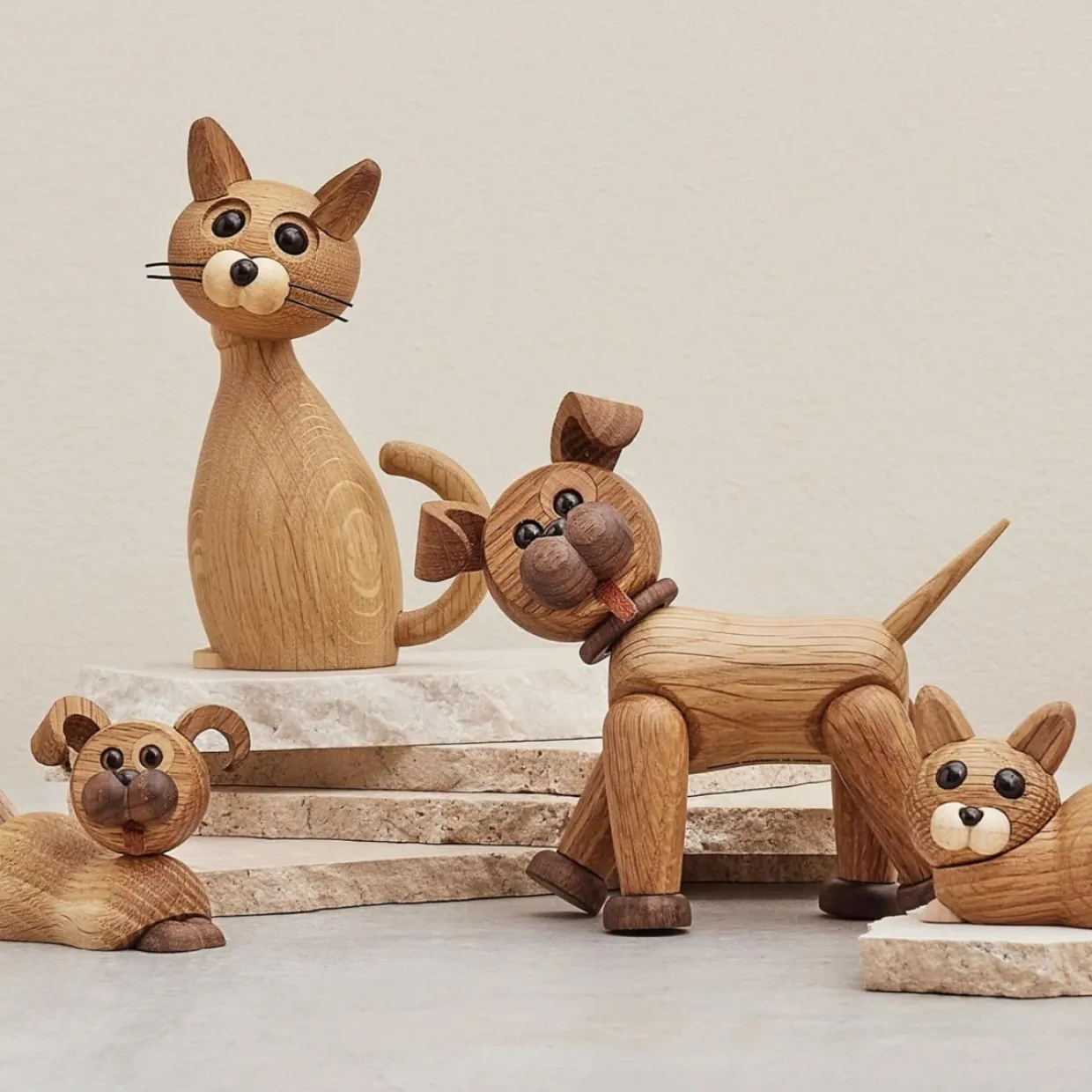 Träfigur Happy Dog 13,5 cm Ek